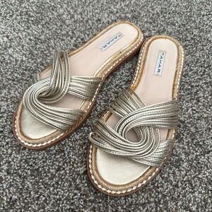 TAHARI - Metallic Gold Women's Sandals 6.5